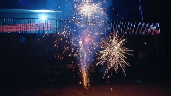 1.4G UN006 150 Gram Fountain Fireworks Pyro Dengan Berbagai Efek Bagus 2022