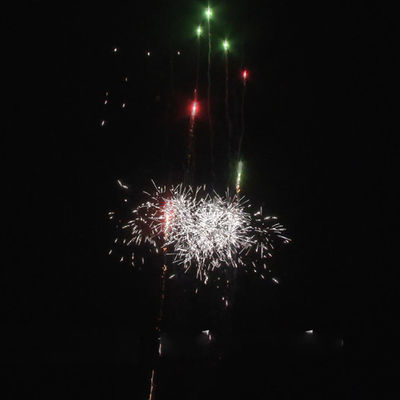 Pabrik Grosir 100 tembakan 0,4 Inci Plastik Tabung Kue kembang api Perayaan Natal Kembang Api Kue Besar