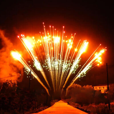 Kembang Api Mandarin Pabrik 1.3G Kembang Api Tampilan Profesional Kembang Api Piroteknik 1.5 Inci 7 Tembakan Satu Baris Kembang Api Luar Ruangan