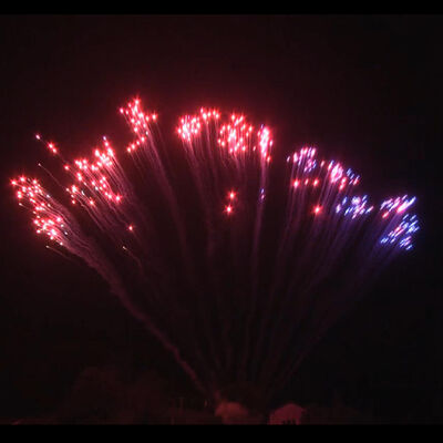 Pabrik Cina Grosir 1.2'' 13 Tembakan Single Row S Kue kembang api Biru Ke Merah Ke Putih Strobe Mandarin kembang api di luar ruangan